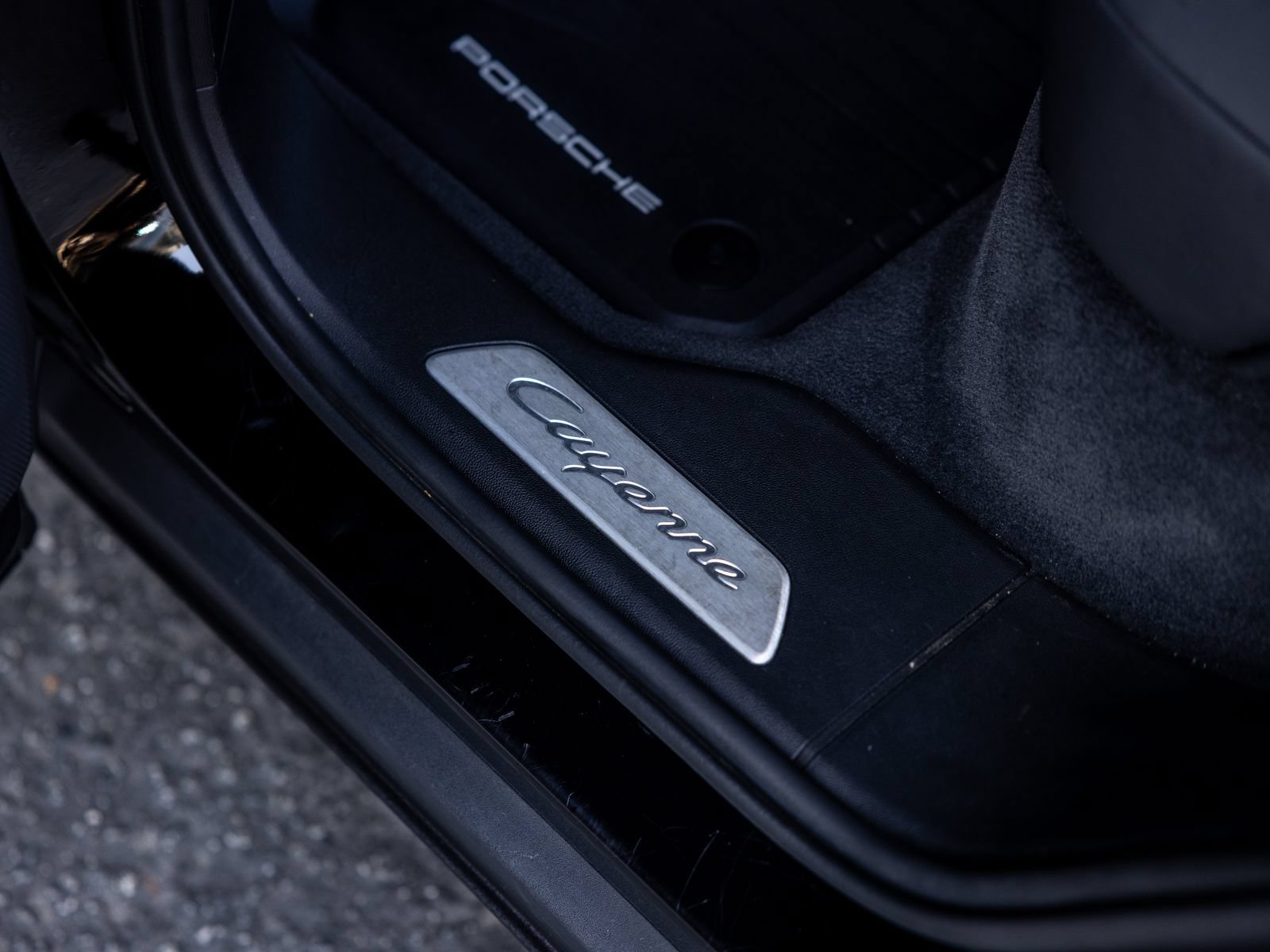 Certified 2023 Porsche Cayenne AWD/4WD image 29