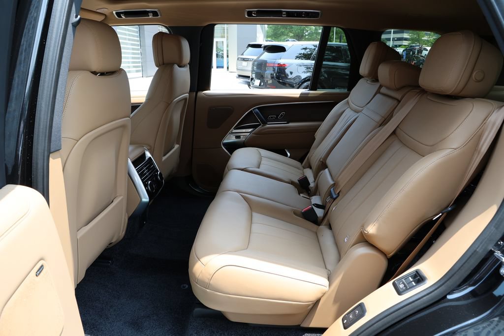New 2026 Land Rover Range Rover Long Wheelbase SE AWD/4WD image 18