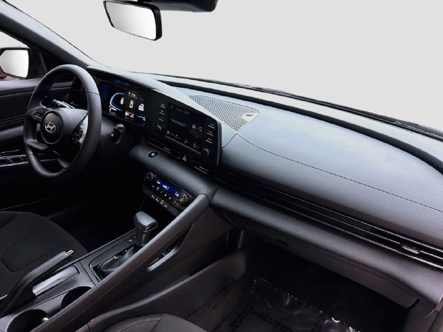 Used 2025 Hyundai Elantra Sport FWD image 28
