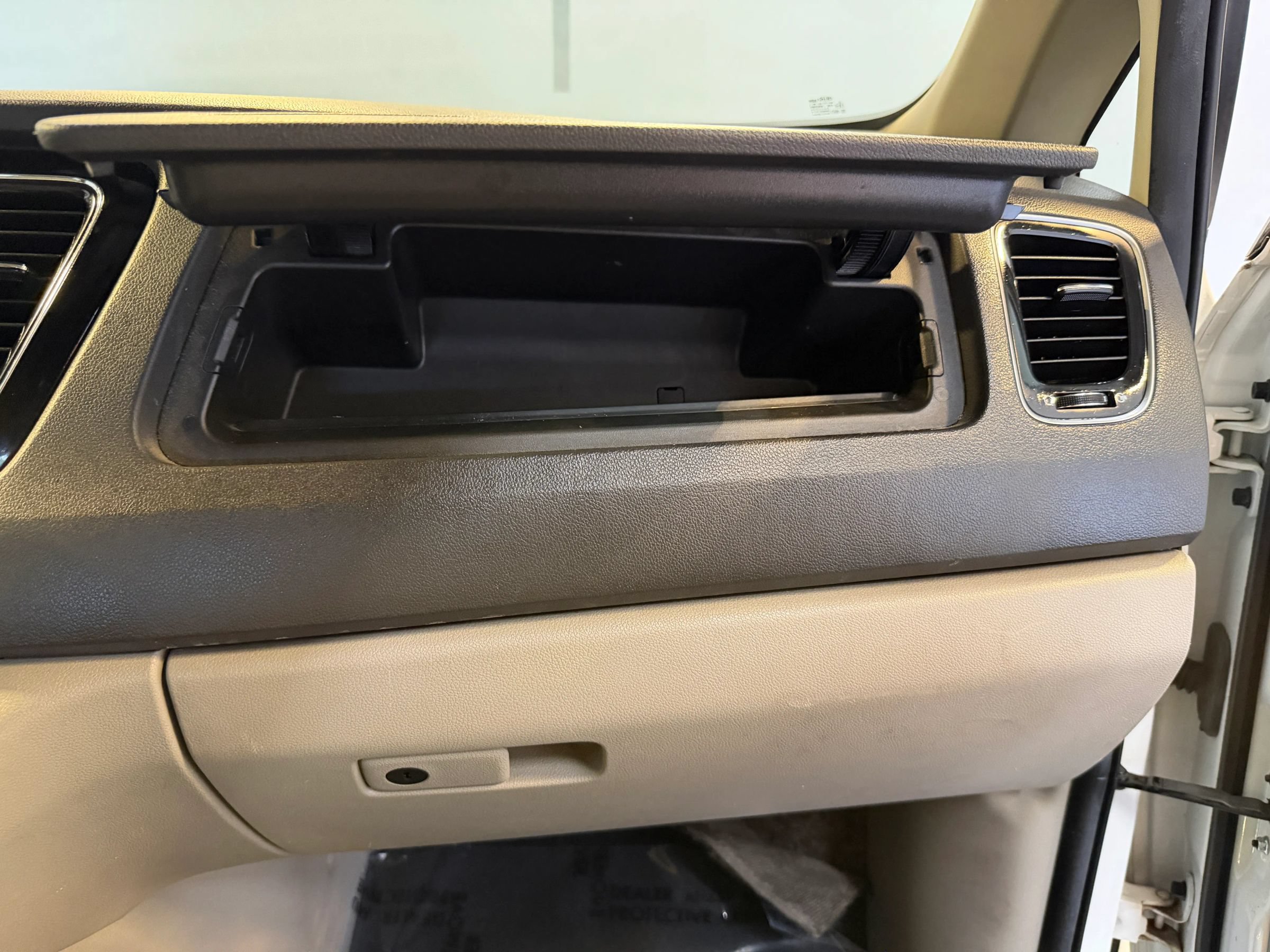 Used 2016 Kia Sedona EX FWD image 33