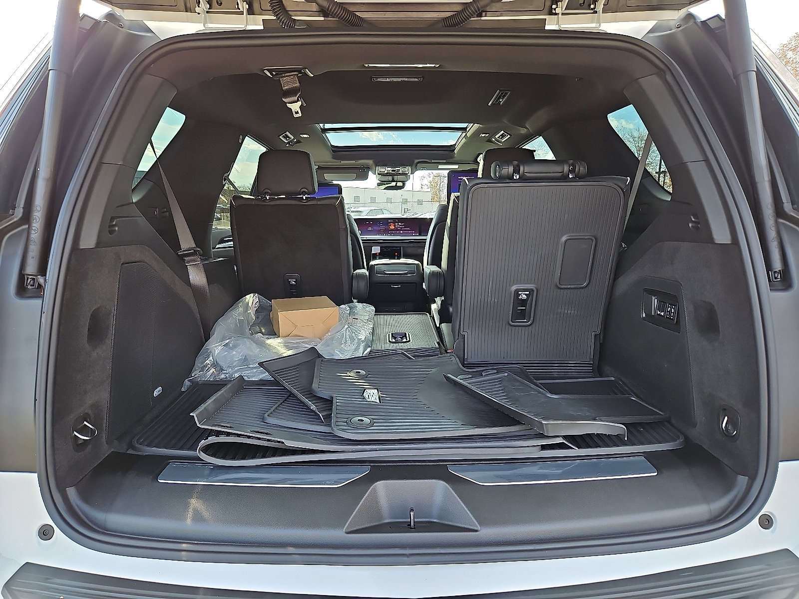 Certified 2025 Cadillac Escalade Sport w/ LPO, ONYX Package image 30