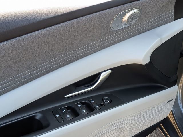 Used 2025 Hyundai Elantra Limited FWD image 9