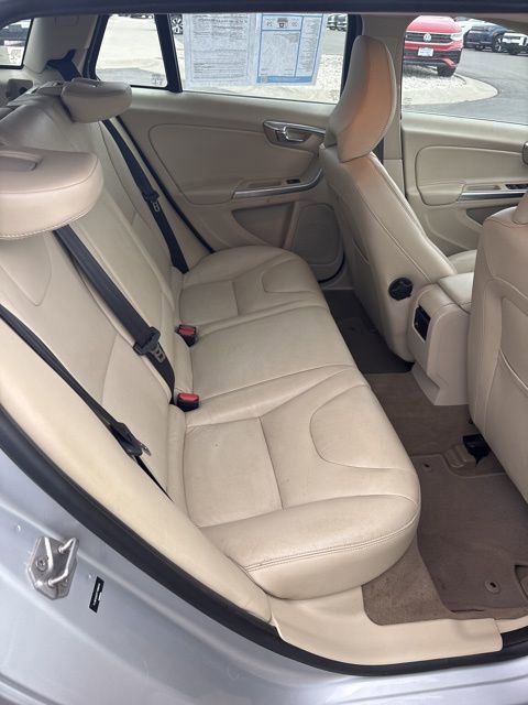Used 2015 Volvo V60 T5 Platinum image 34