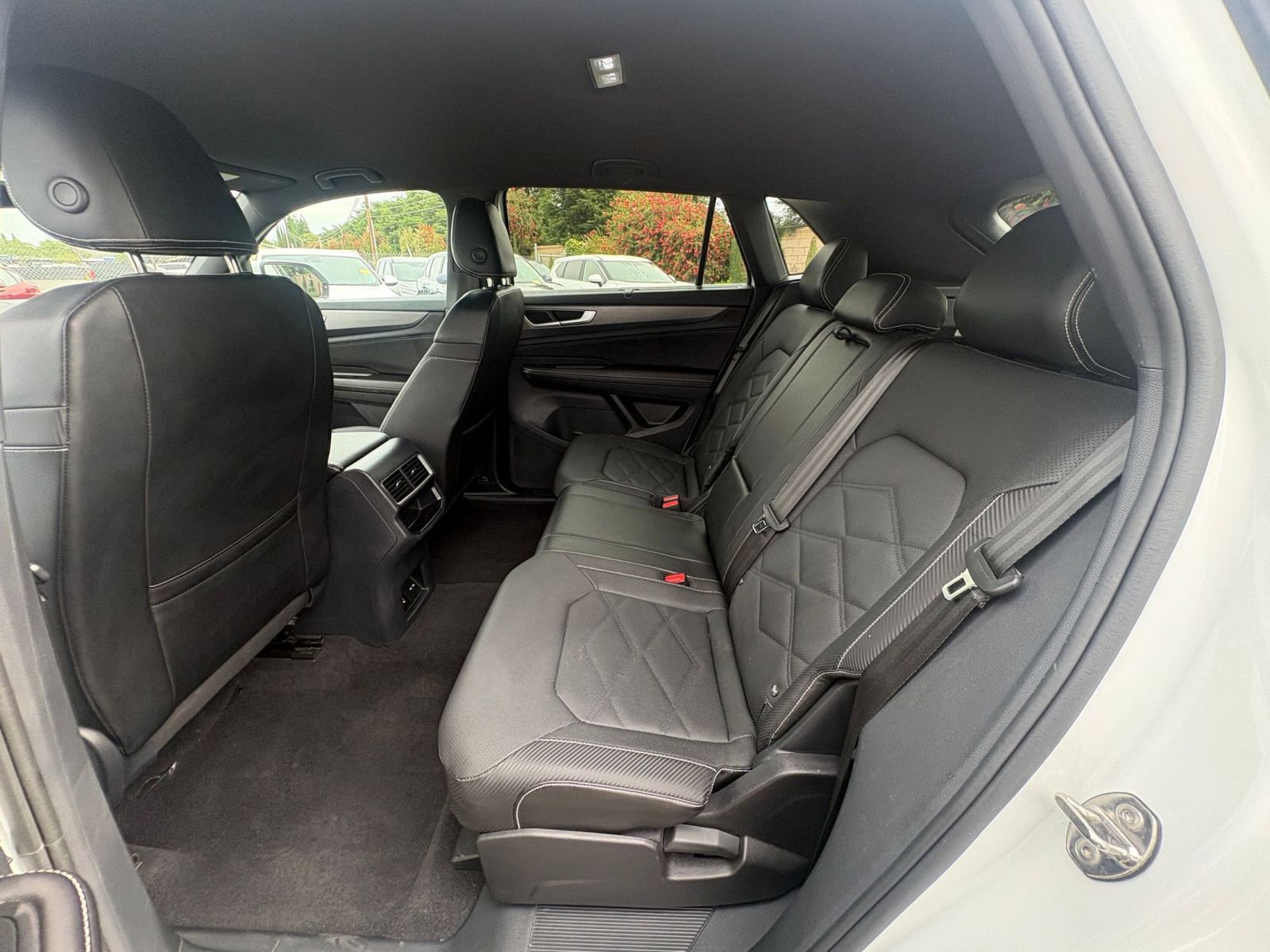Used 2025 Volkswagen Atlas Cross Sport SE FWD image 29
