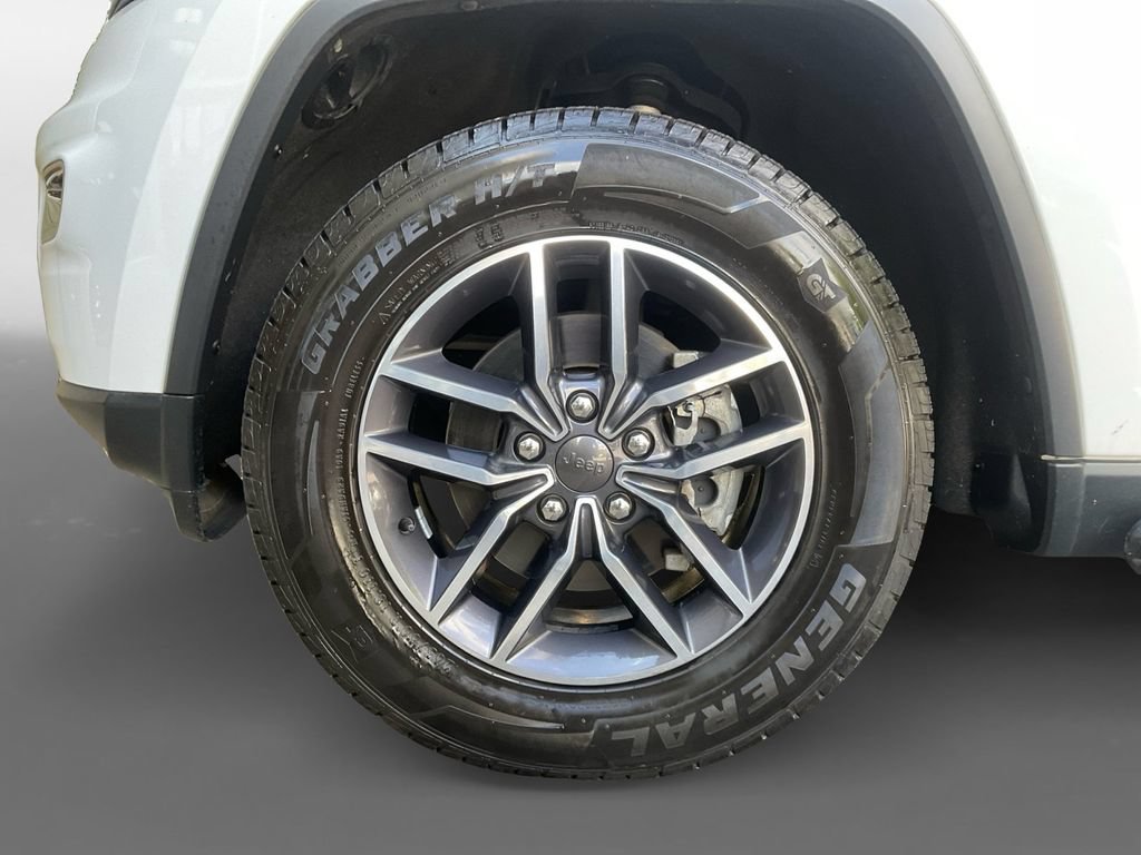 Used 2019 Jeep Grand Cherokee Laredo w/ Laredo X Package AWD/4WD image 15