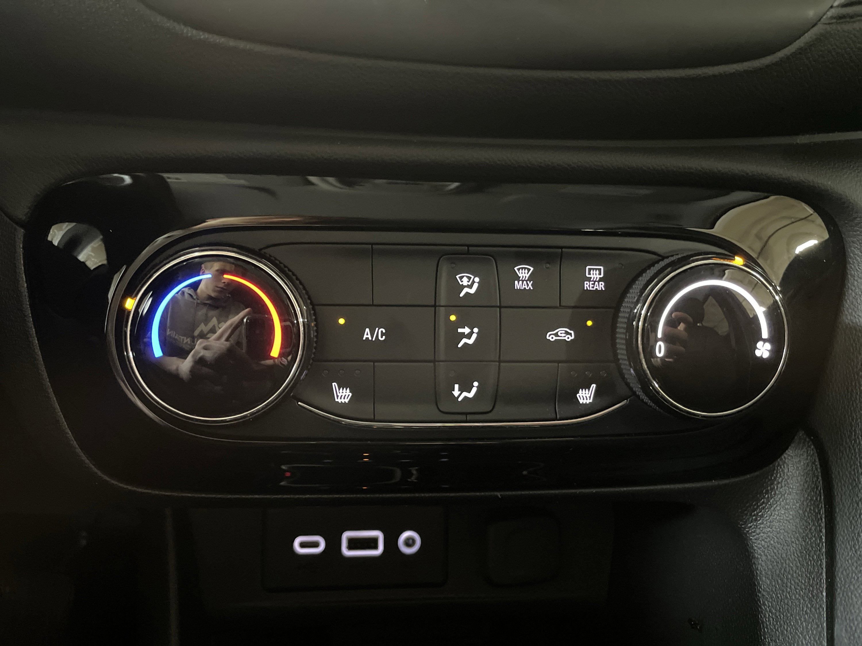 Used 2023 Buick Encore GX Preferred w/ Cold Weather Comfort Package image 20