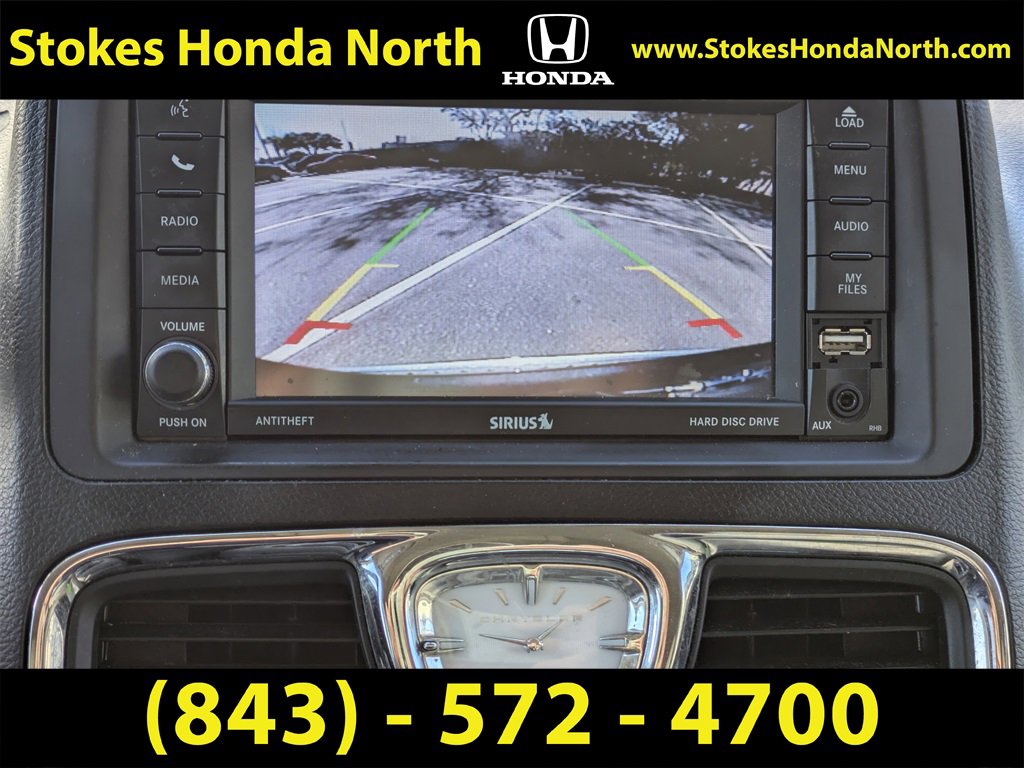 Used 2014 Chrysler Town & Country Touring-L image 21