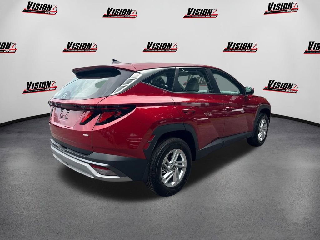 Used 2025 Hyundai Tucson SE image 5