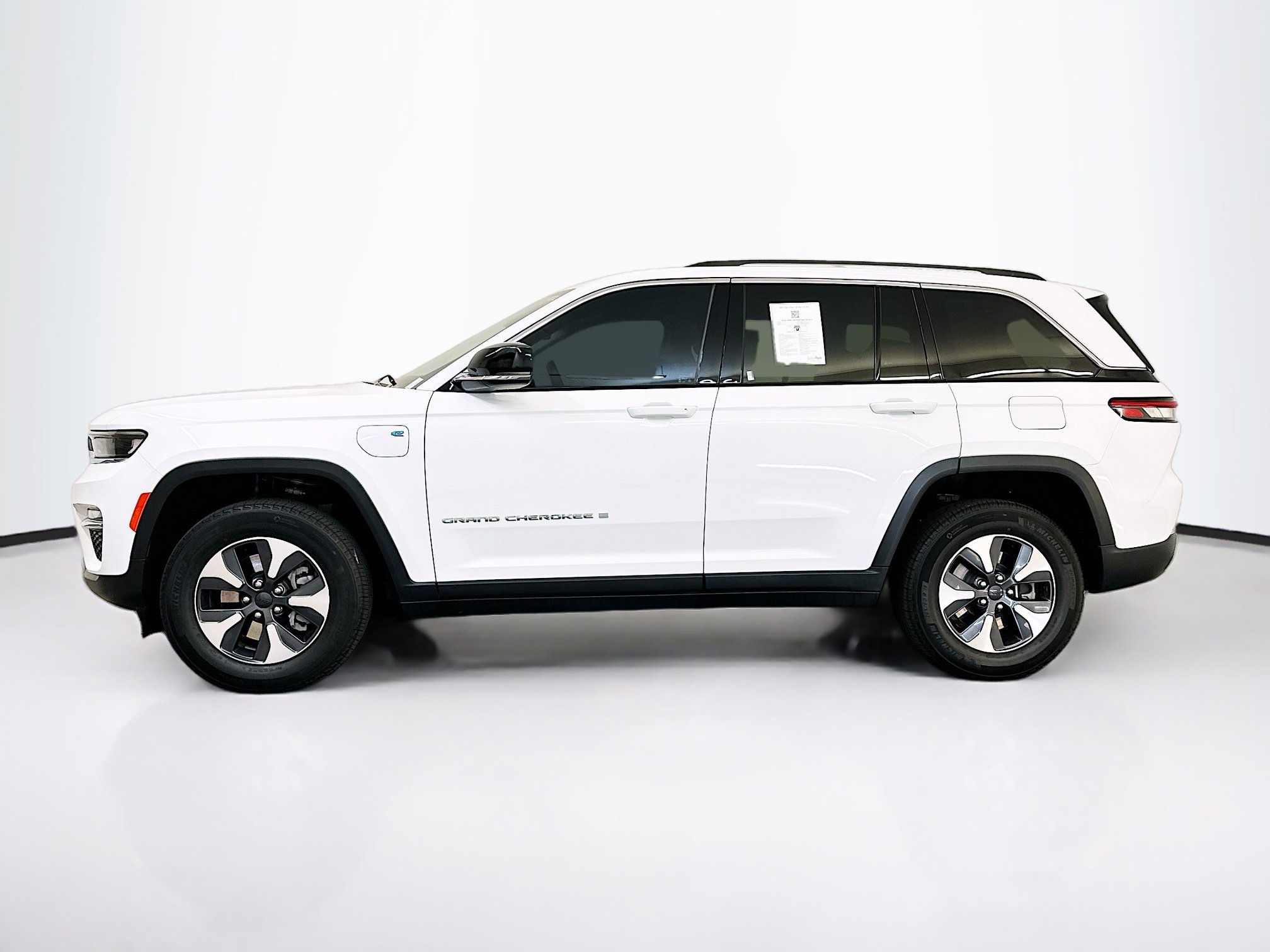 Used 2022 Jeep Grand Cherokee Limited 4xe image 4