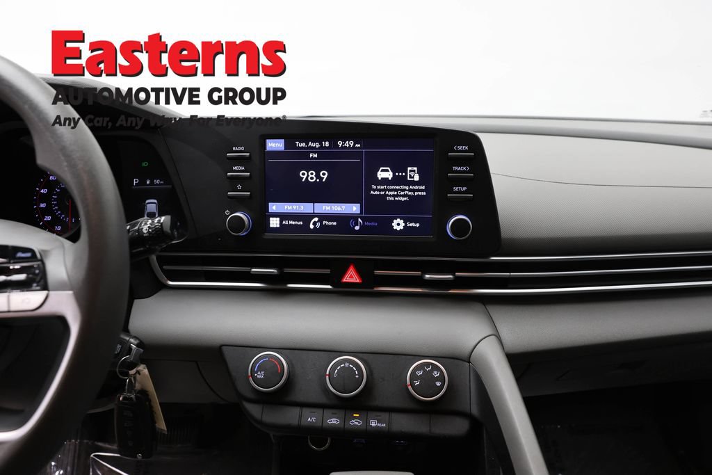 Used 2023 Hyundai Elantra SE FWD image 12