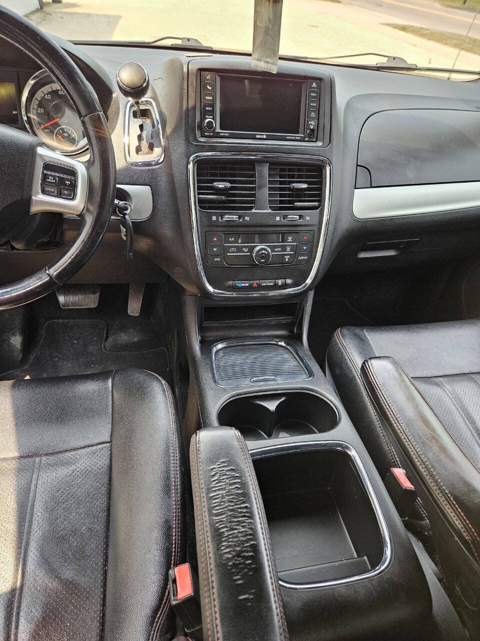 Used 2015 Dodge Grand Caravan R/T FWD image 9