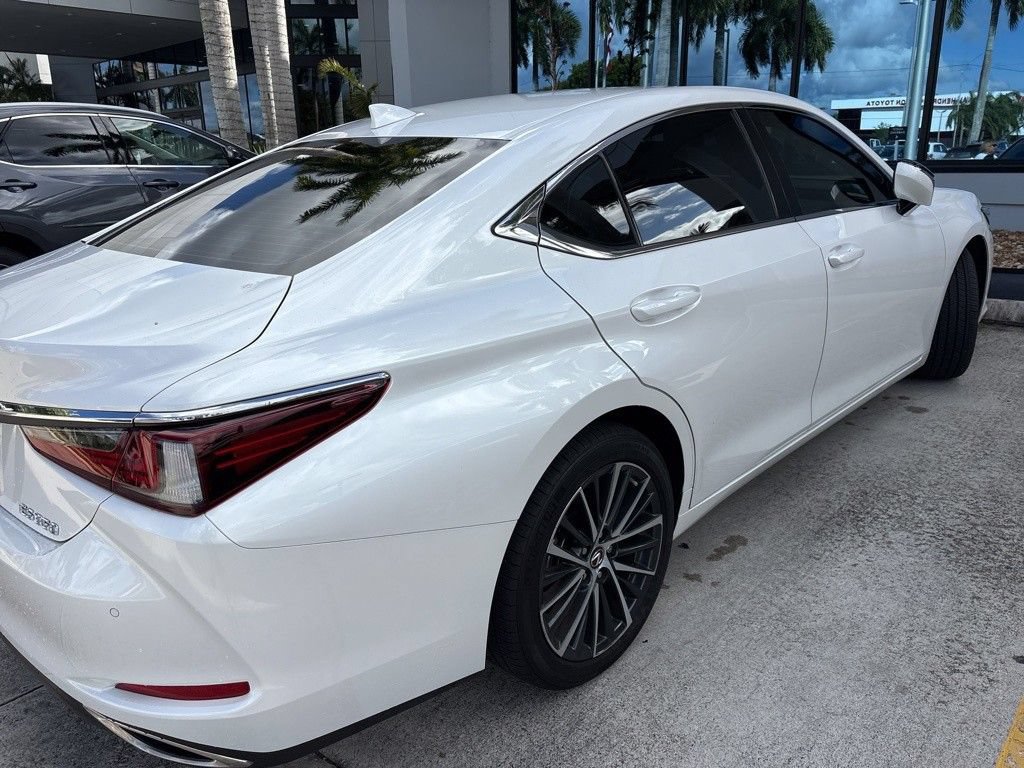 Used 2025 Lexus ES 350 w/ Premium Package FWD image 9