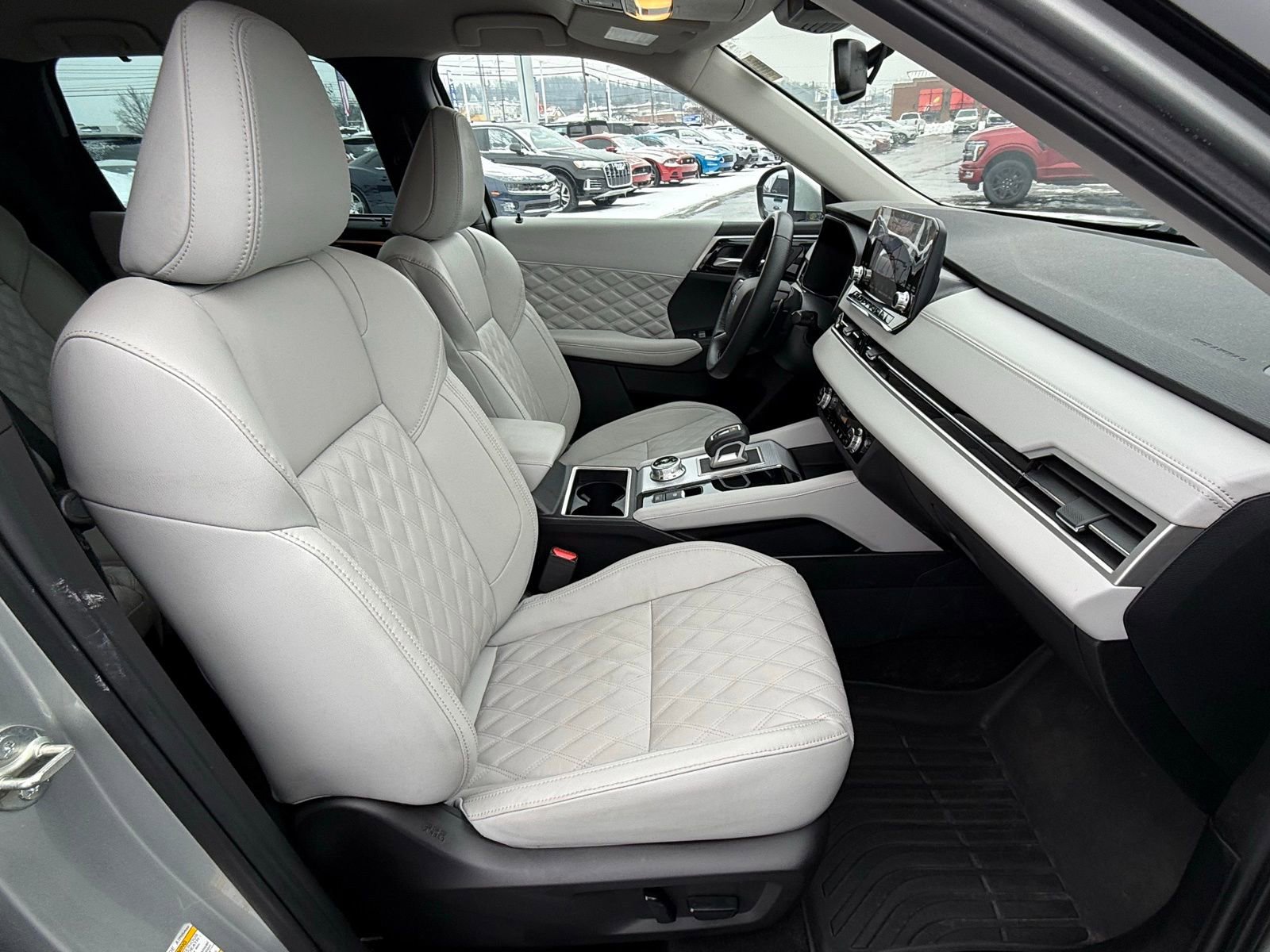 Used 2023 Mitsubishi Outlander SEL image 18