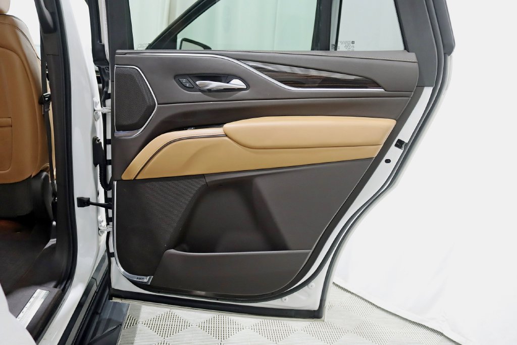 Used 2021 Cadillac Escalade Premium Luxury AWD/4WD image 36
