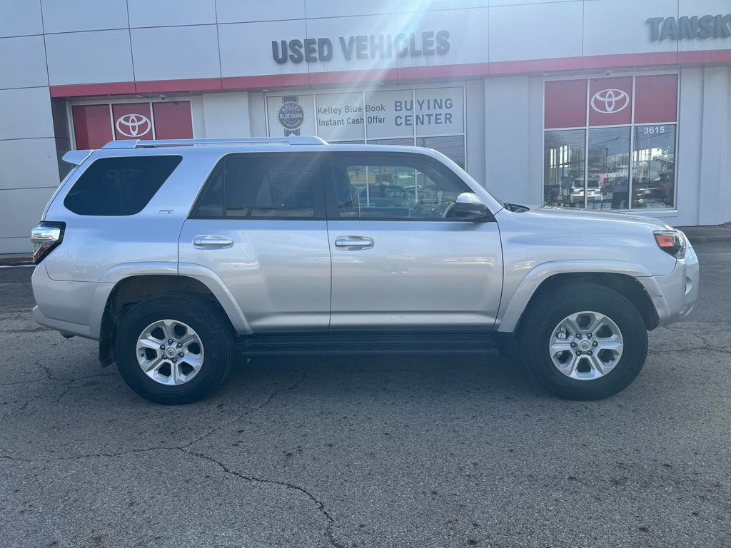 Used 2016 Toyota 4Runner SR5 image 6