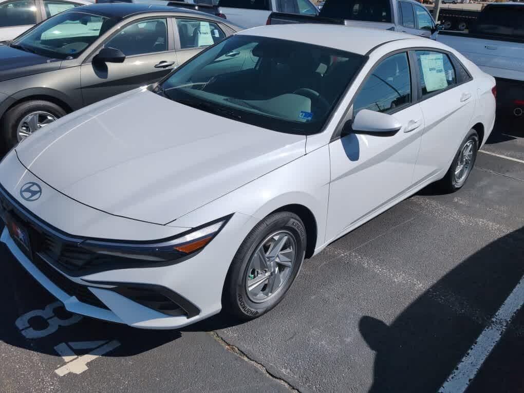 New 2026 Hyundai Elantra SE FWD image 10