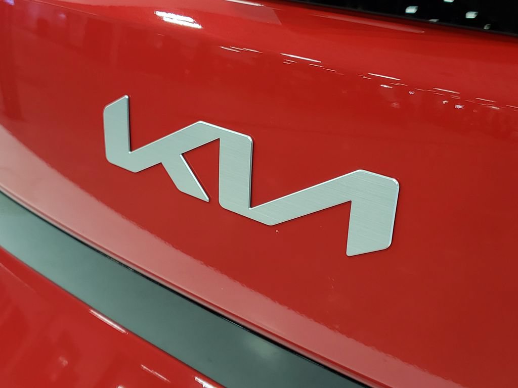 Certified 2025 Kia Soul LX w/ LX Technology Package FWD image 7