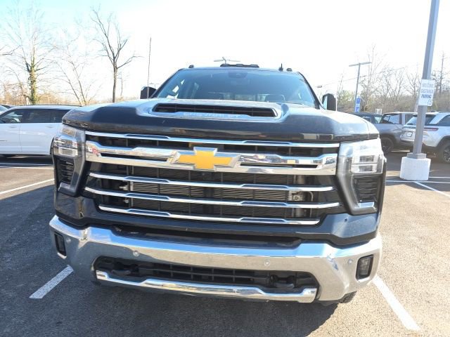 Used 2025 Chevrolet Silverado 2500 LTZ w/ LTZ Premium Package image 2
