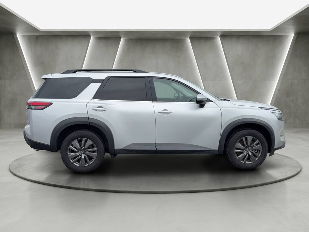 Used 2025 Nissan Pathfinder SV FWD image 8