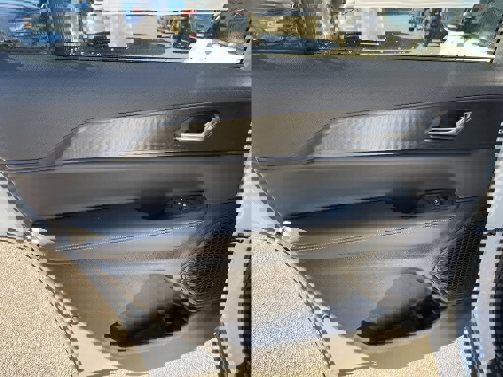 New 2025 Jeep Grand Cherokee L Laredo image 16