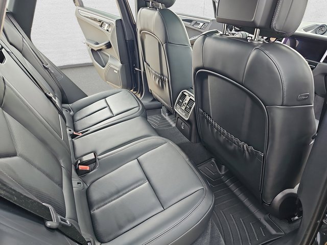 Used 2024 Porsche Macan image 11