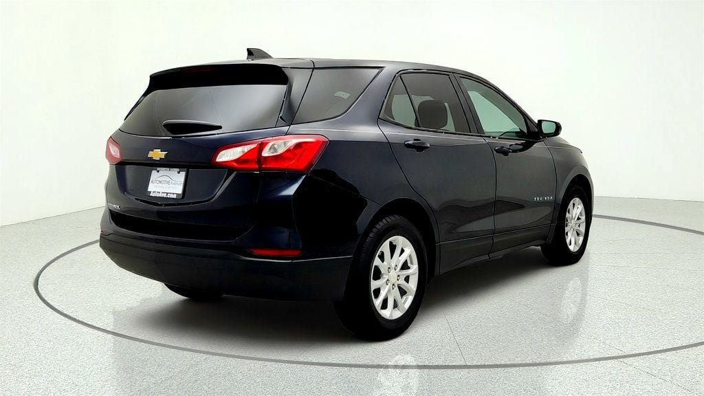 Used 2020 Chevrolet Equinox LS w/ LS Convenience Package FWD image 5