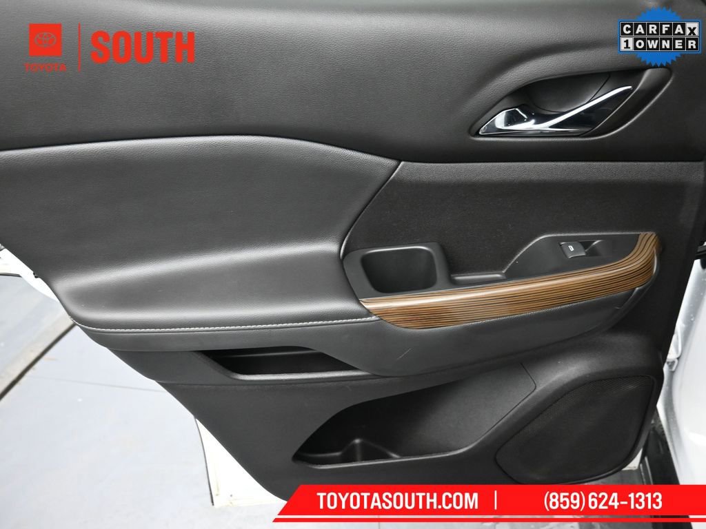 Used 2023 GMC Acadia SLE w/ Driver Convenience Package image 22