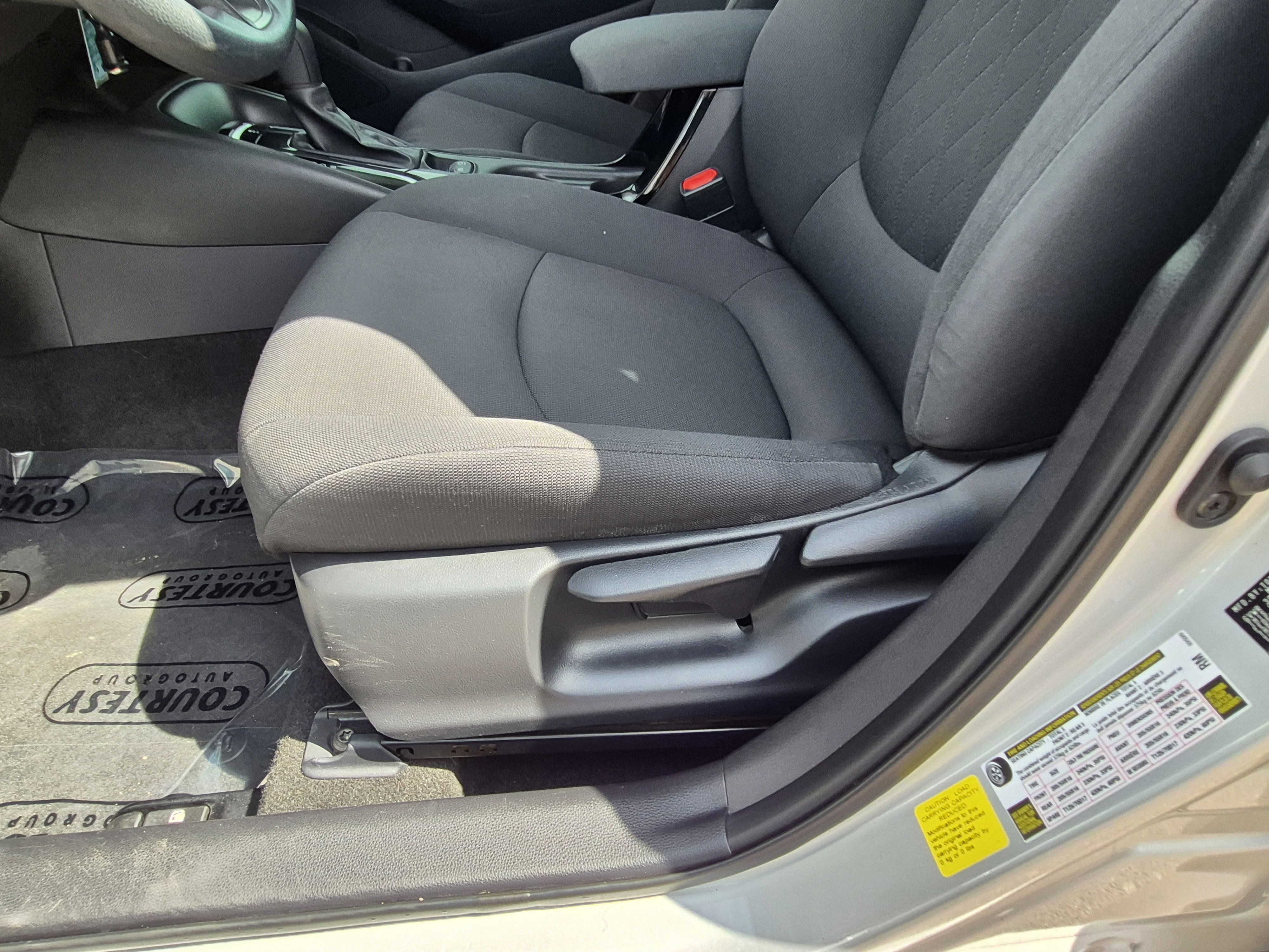 Used 2021 Toyota Corolla LE FWD image 19