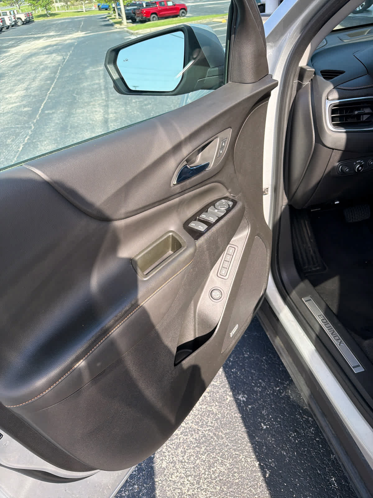 Used 2022 Chevrolet Equinox Premier AWD/4WD image 15