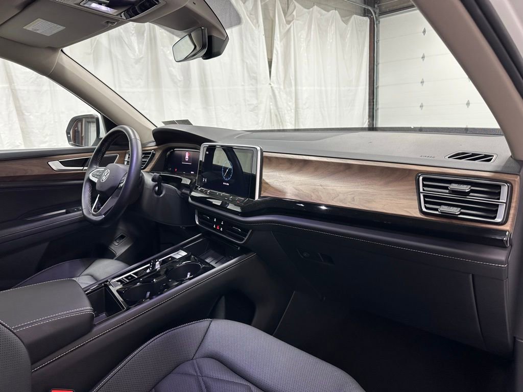 Used 2025 Volkswagen Atlas SE image 62