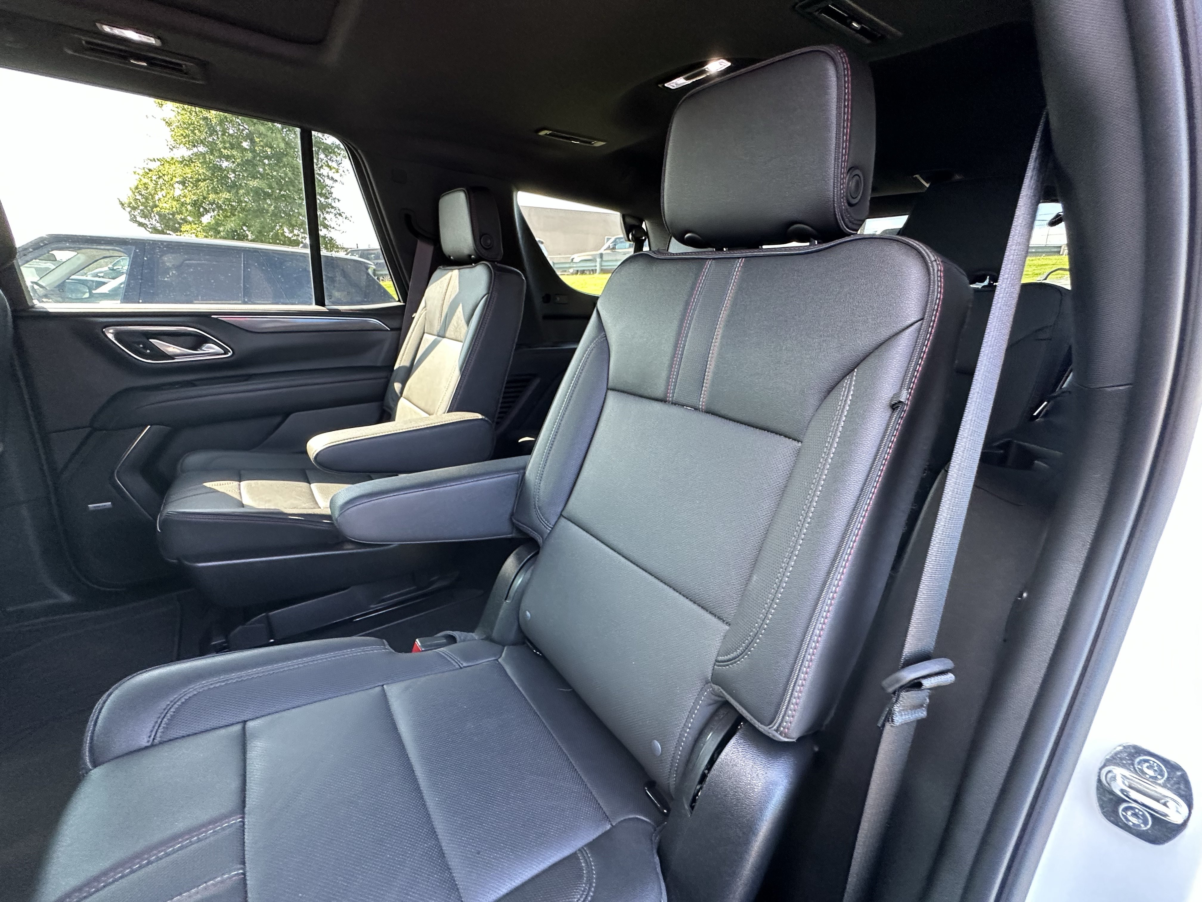 Used 2022 Chevrolet Tahoe RST w/ Luxury Package AWD/4WD image 33
