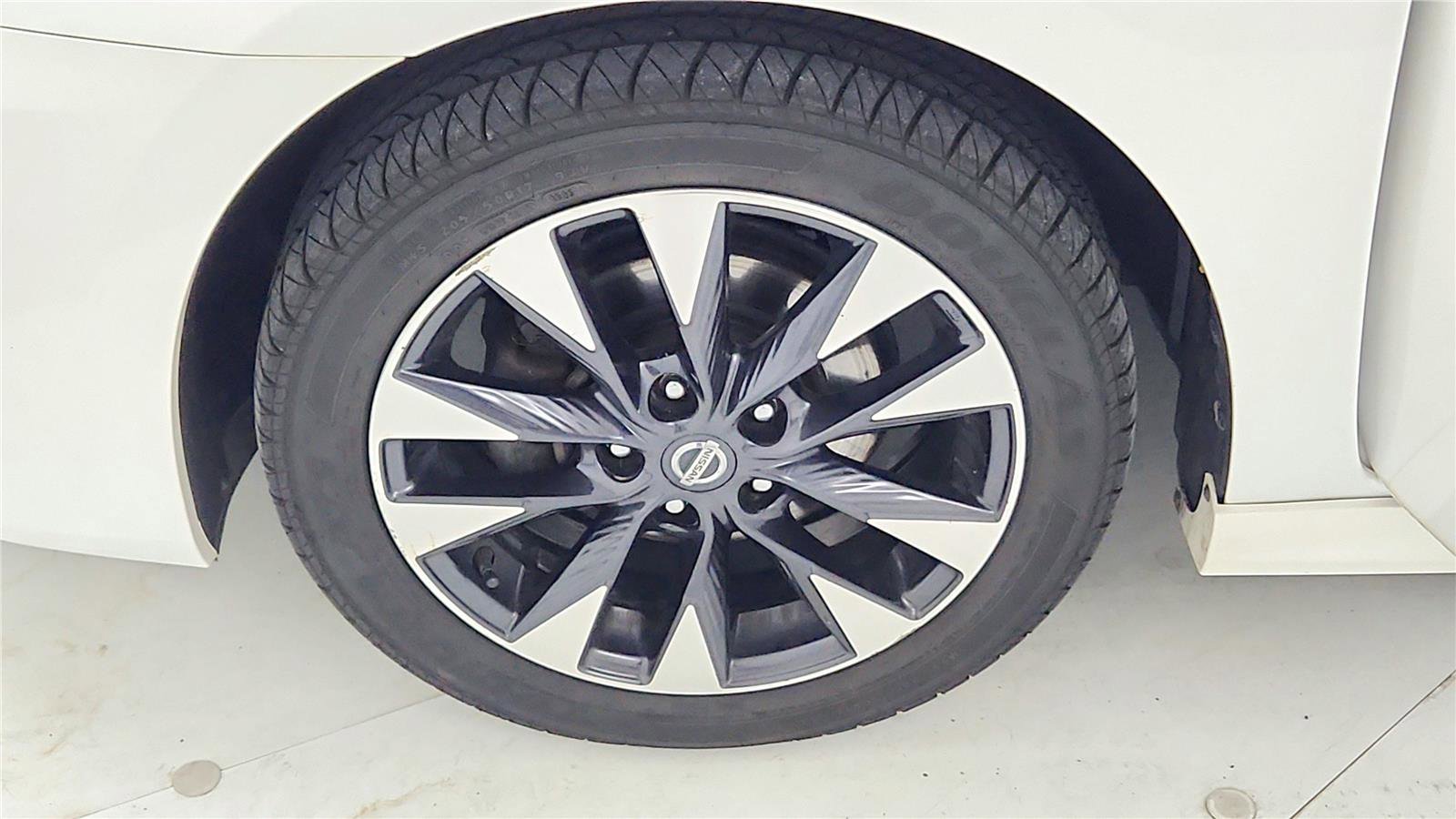Used 2017 Nissan Sentra SR FWD image 10