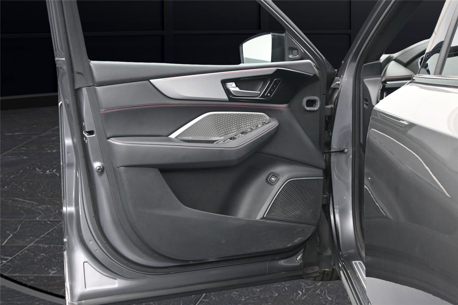 Used 2023 Acura MDX A-Spec AWD/4WD image 11
