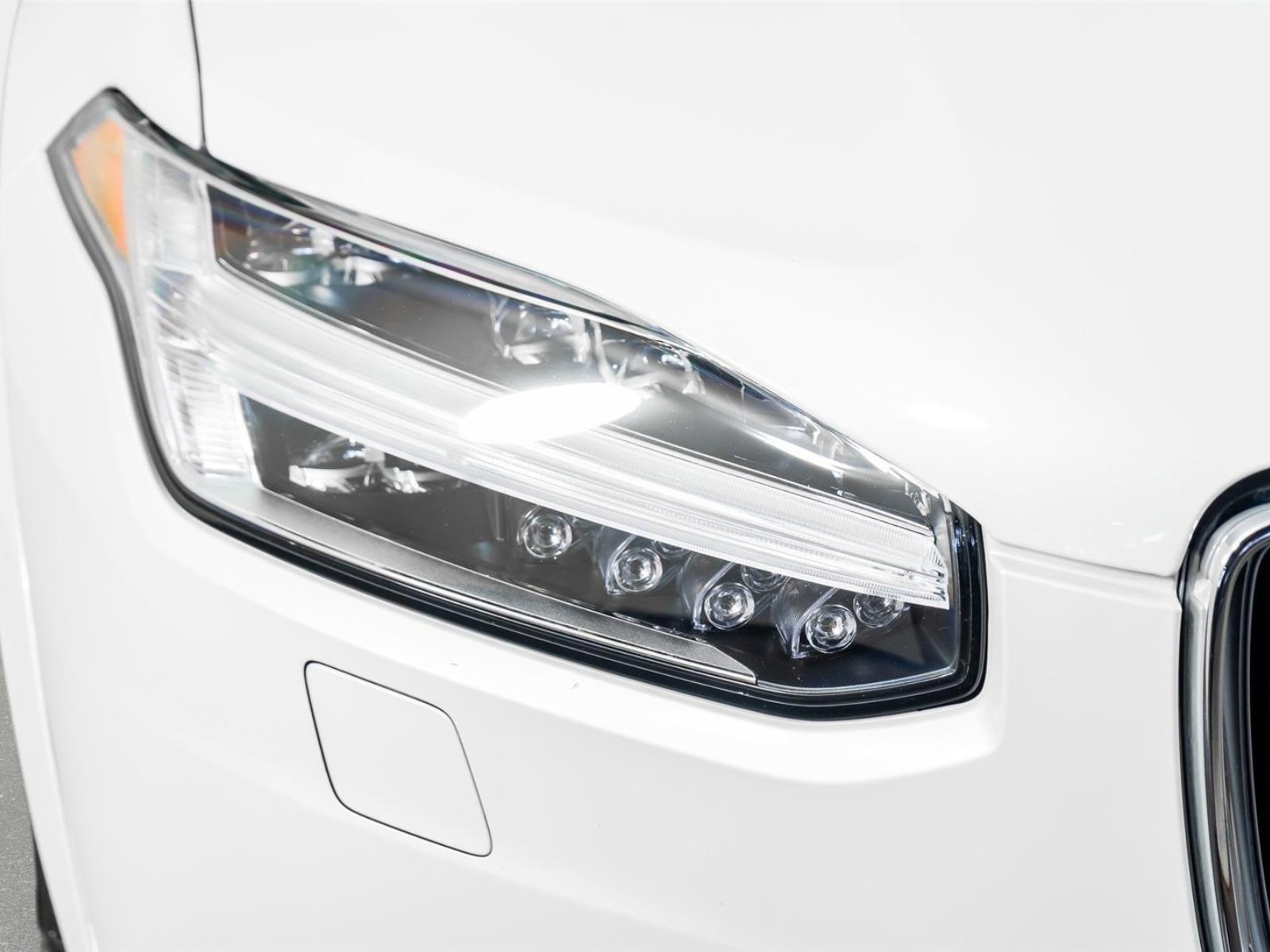 Used 2025 Volvo XC90 B6 Ultra w/ Protection Package Premier image 22