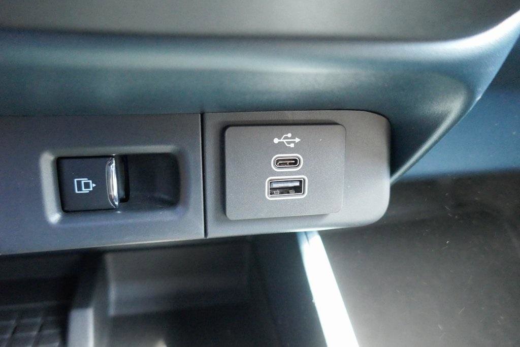 New 2025 Ford Maverick Lariat w/ Black Appearance Package image 18