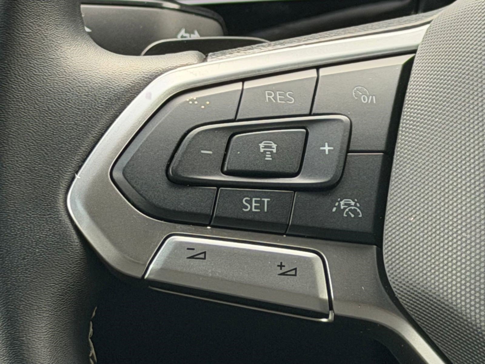 Certified 2026 Volkswagen Atlas Cross Sport SE FWD image 17