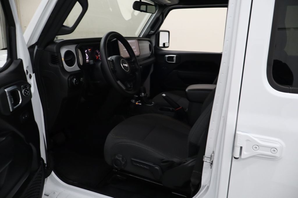 Used 2024 Jeep Gladiator Sport AWD/4WD image 23