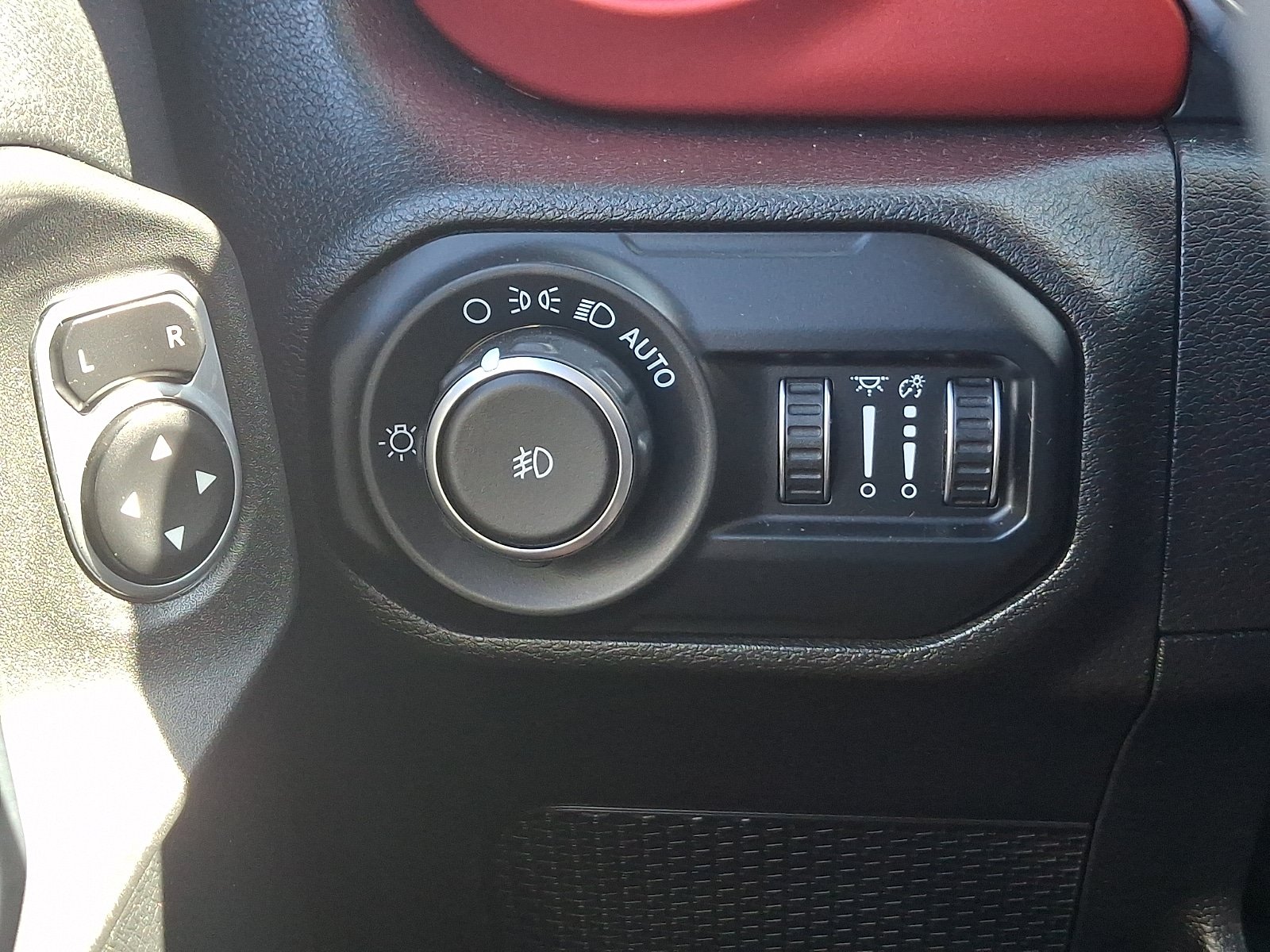 Used 2018 Jeep Wrangler Unlimited Rubicon AWD/4WD image 23