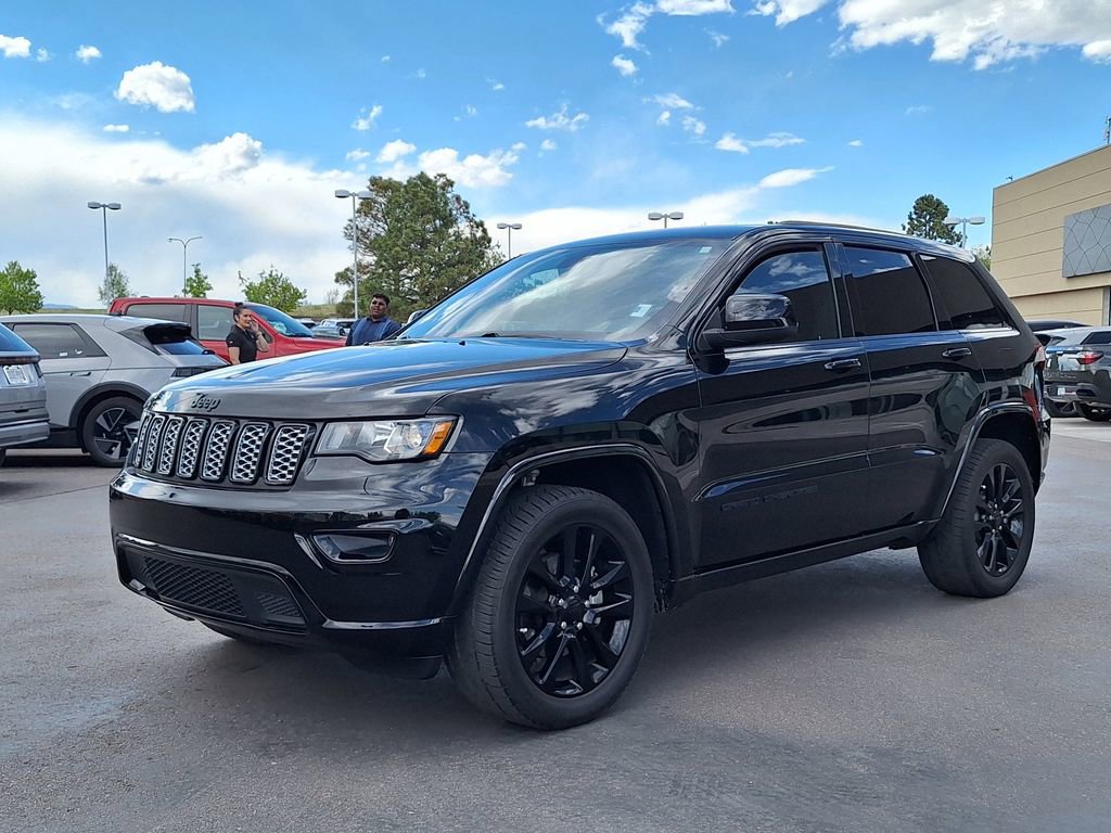 Used 2019 Jeep Grand Cherokee Altitude AWD/4WD image 7