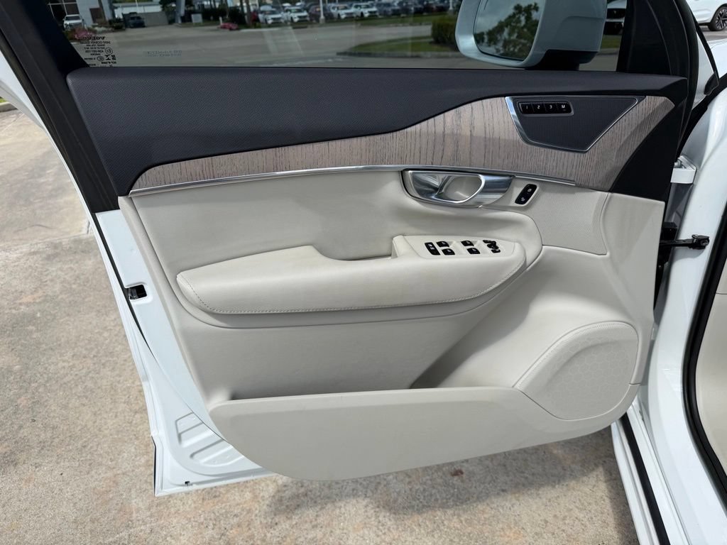 Used 2023 Volvo XC90 B6 Core w/ Protection Package Premier AWD/4WD image 12