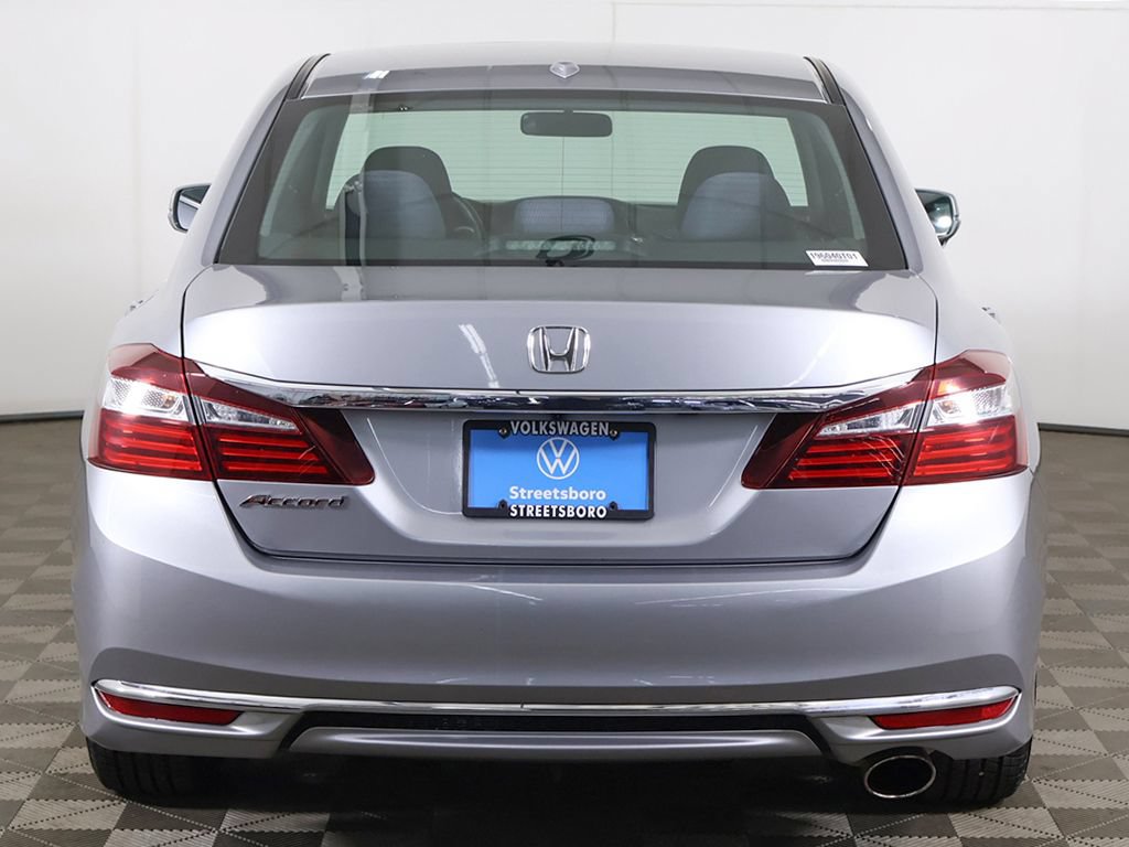 Used 2017 Honda Accord EX image 9