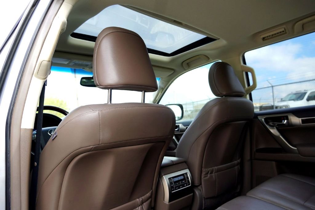 Used 2017 Lexus GX 460 image 29