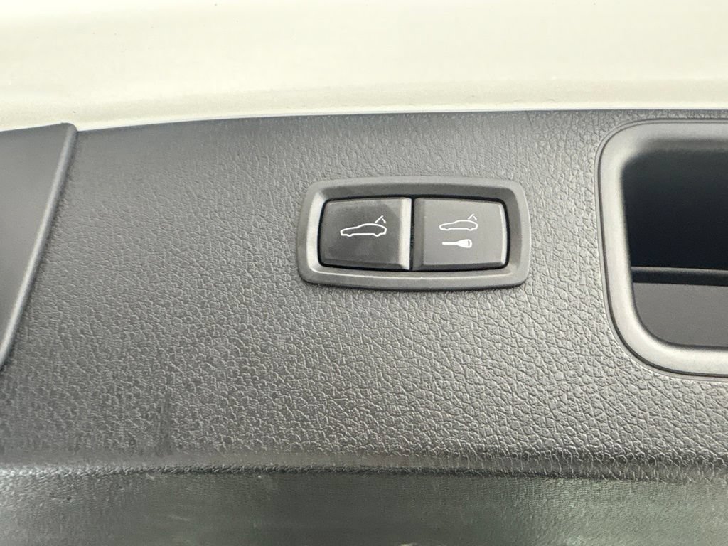 Certified 2023 Porsche Macan S AWD/4WD image 21