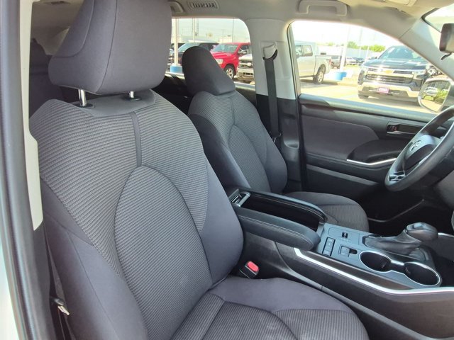 Used 2021 Toyota Highlander L FWD image 21