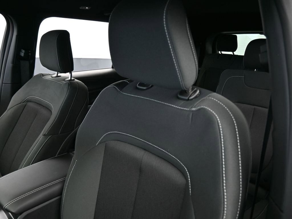 Used 2025 Jeep Grand Cherokee L Laredo image 7