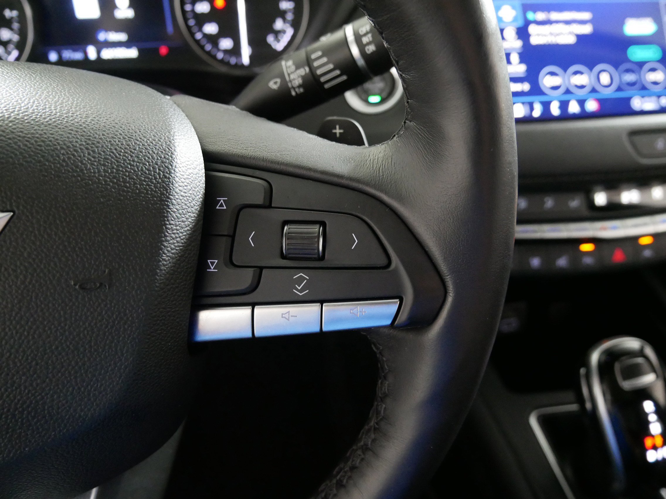 Used 2021 Cadillac XT4 Premium Luxury image 28