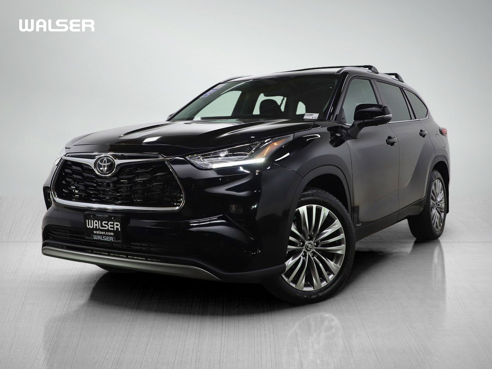 Used 2025 Toyota Highlander Platinum image 1