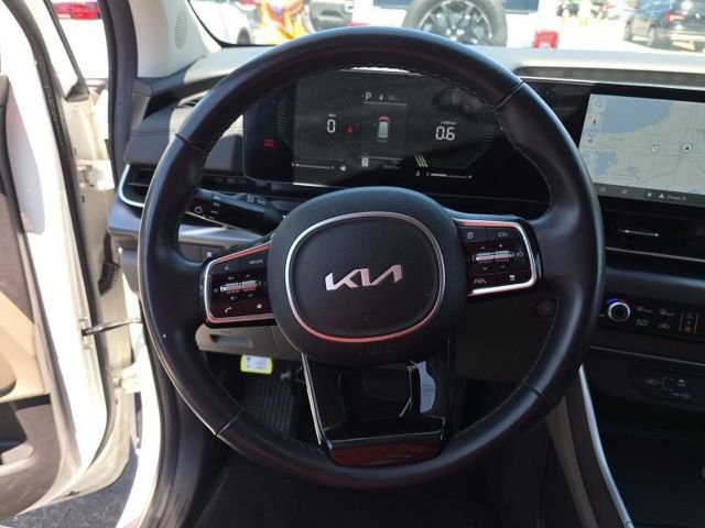 Used 2025 Kia Carnival FWD image 15