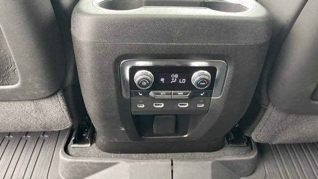 Used 2024 GMC Yukon XL Denali Ultimate image 25