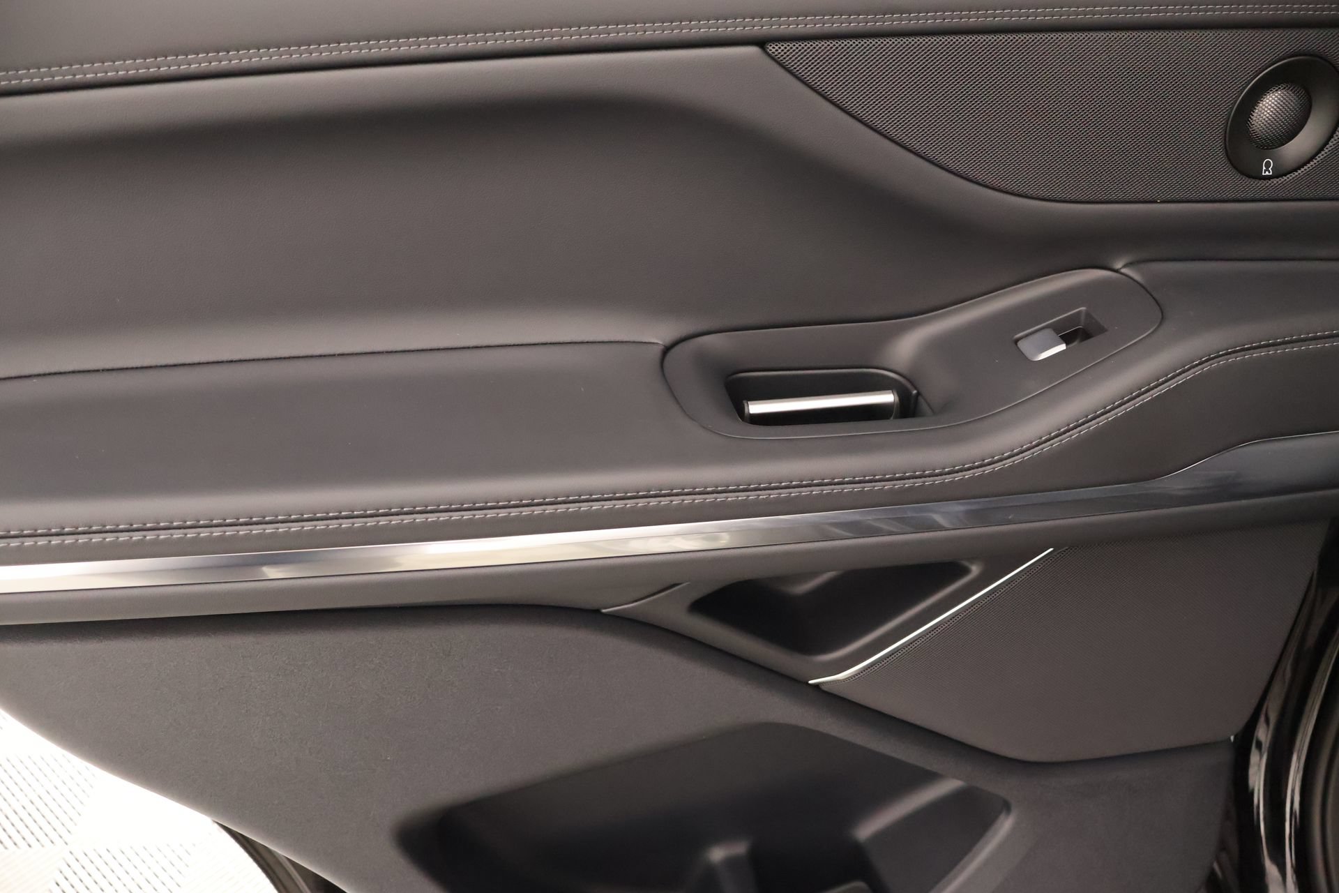 New 2026 Lincoln Navigator Premiere AWD/4WD image 17